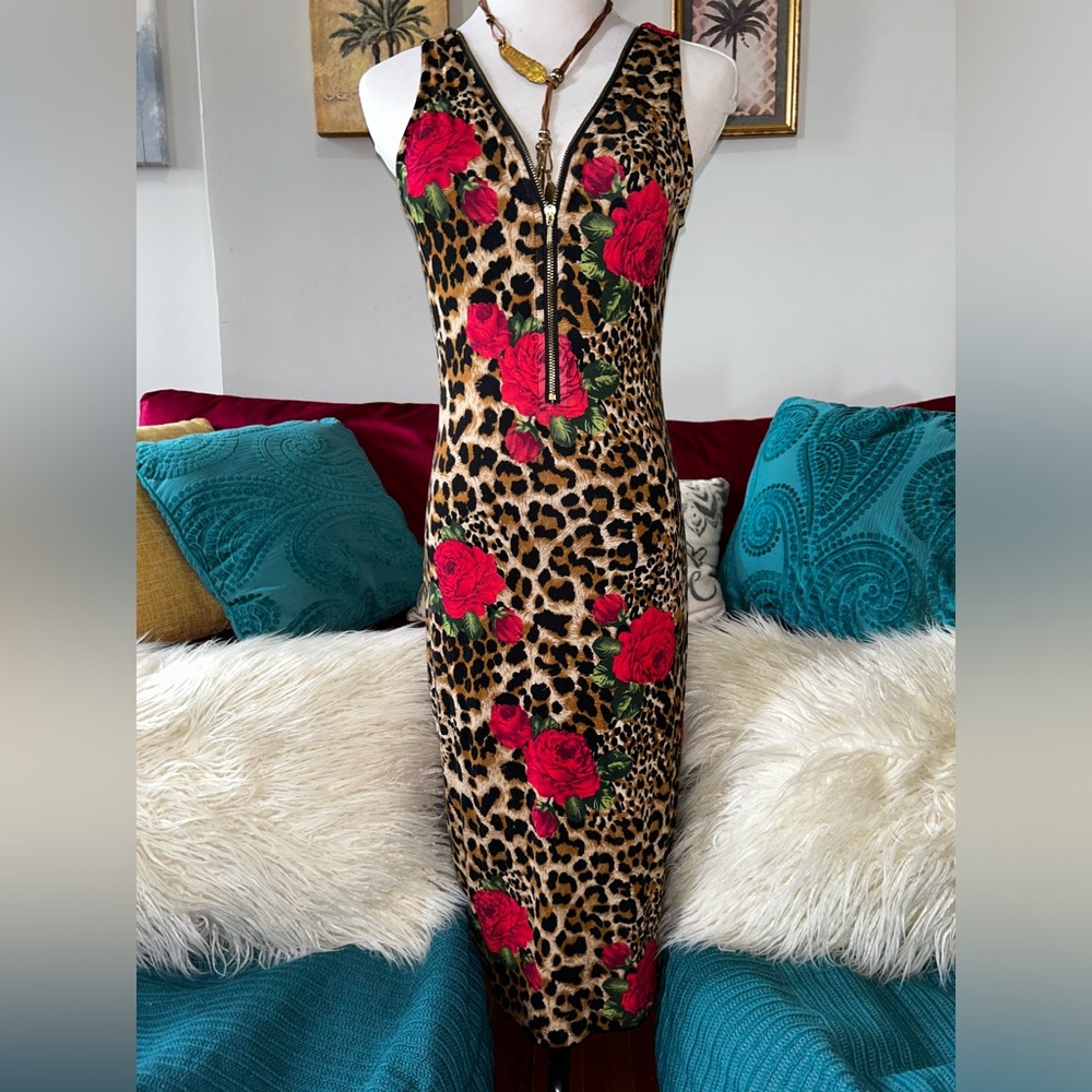 Beautiful, Sexy and Flattering Dress Size M!!